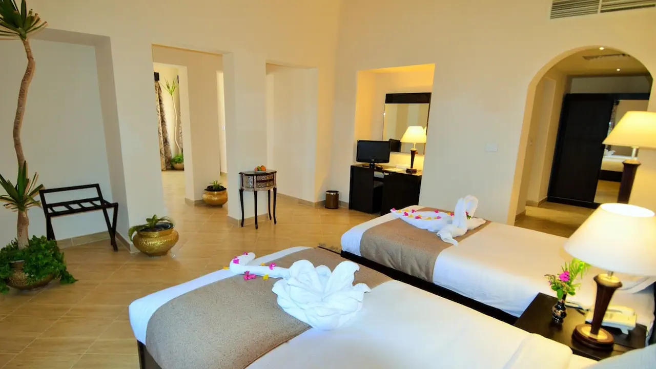 الفندق روحانو بيتش ريزورت - القصير